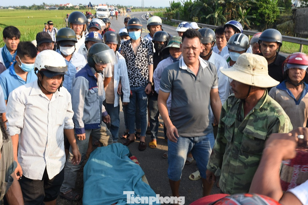 Tài xế Đ.T.H (37 tuổi, tỉnh Quảng Bình) tử vong tại chỗ. Tài xế Đ.T.H (37 tuổi, tỉnh Quảng Bình) tử vong tại chỗ.