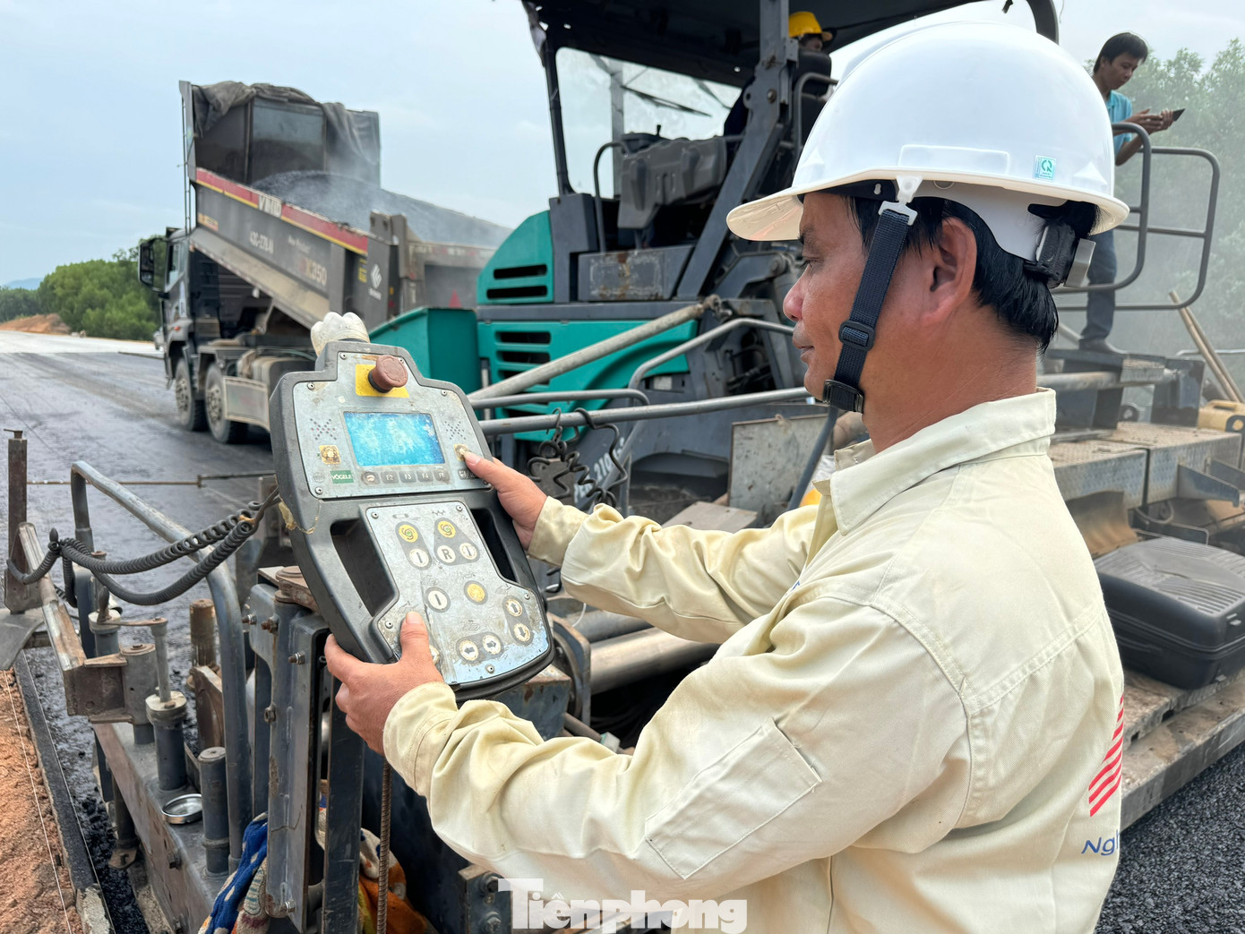 Giám sát theo quy trình, quy định đã được phê duyệt.