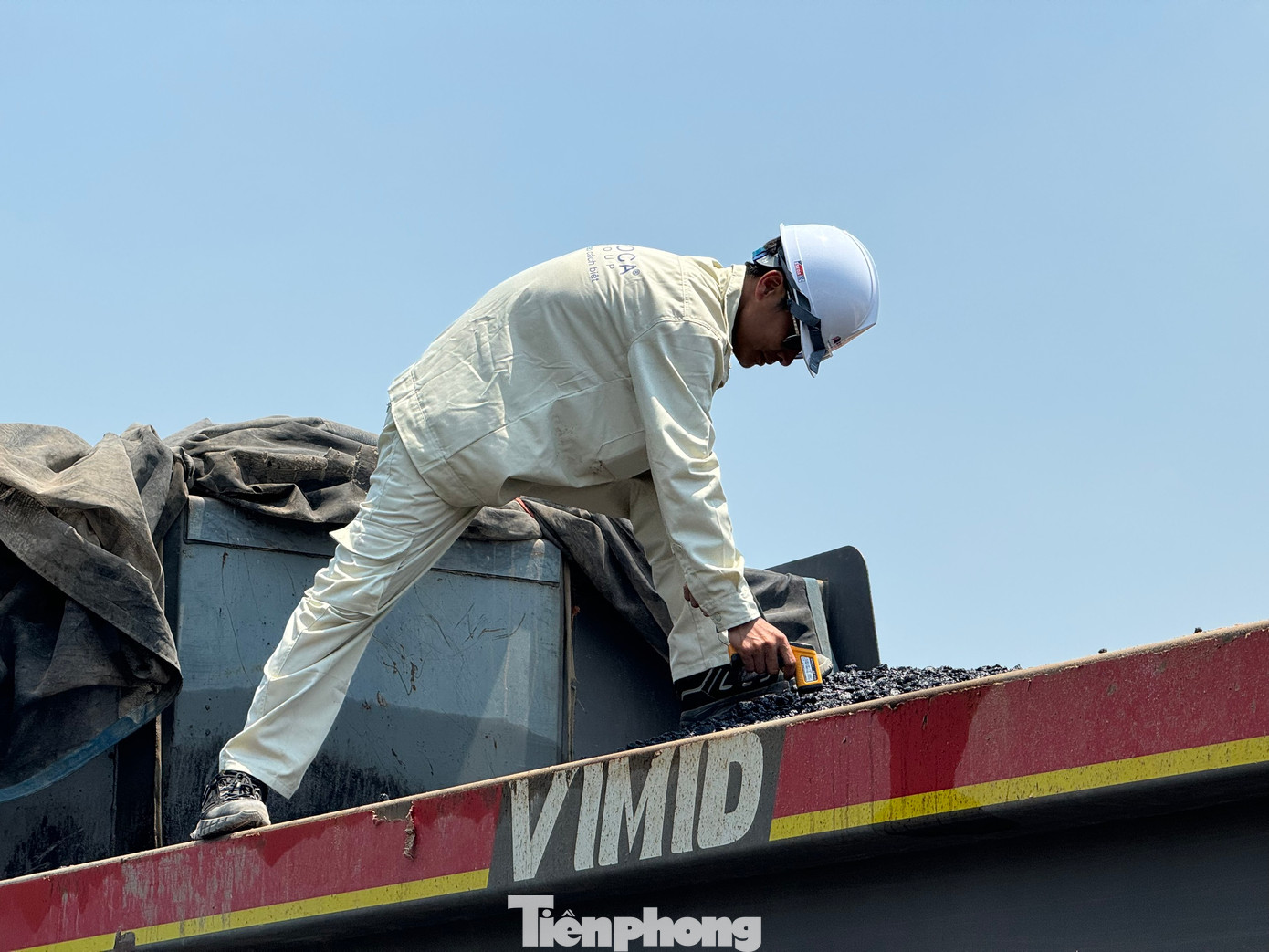 Giám sát theo quy trình, quy định đã được phê duyệt.