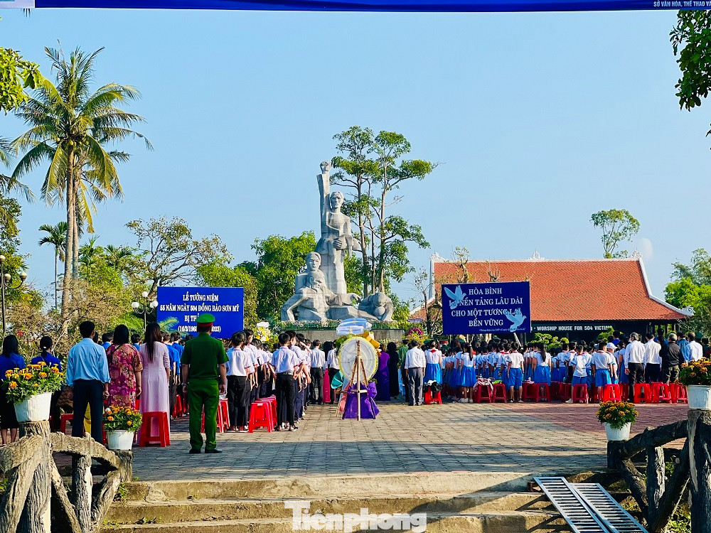 Quang cảnh buổi lễ. Quang cảnh buổi lễ.