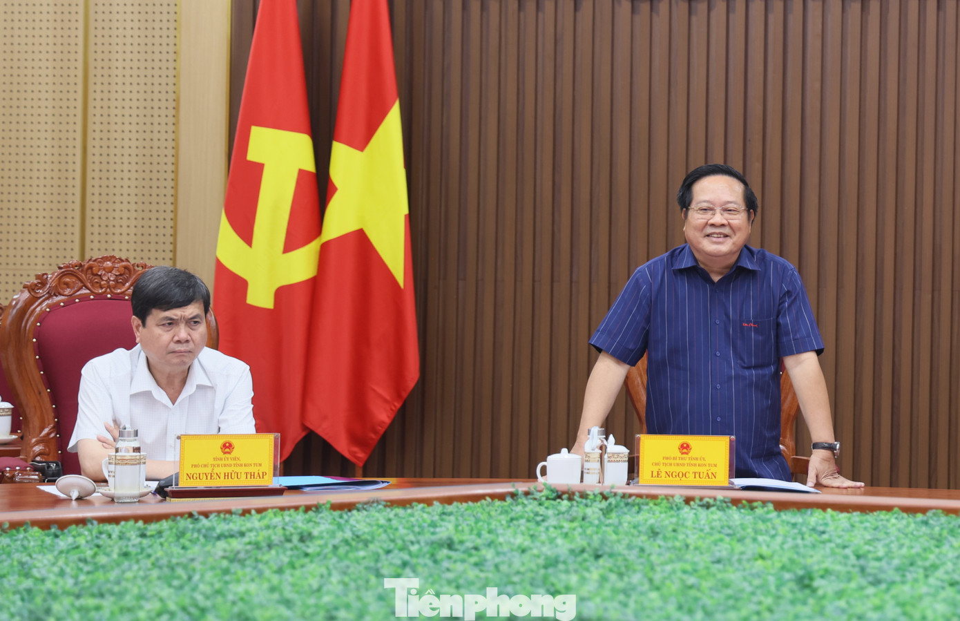 Chủ tịch UBND tỉnh Kon Tum Lê Ngọc Tuấn phát biểu tại cuộc họp.