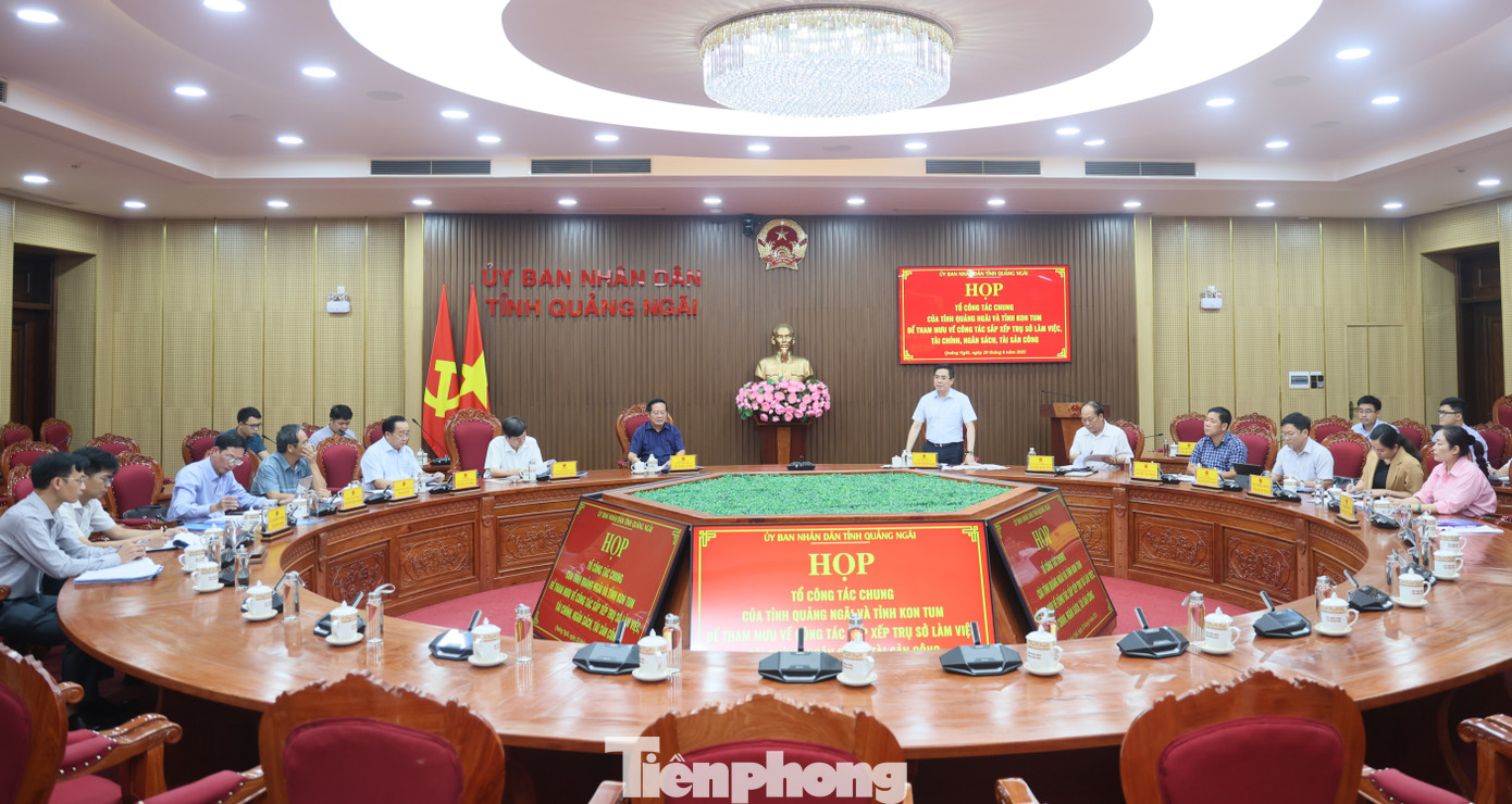 Quang cảnh cuộc họp.