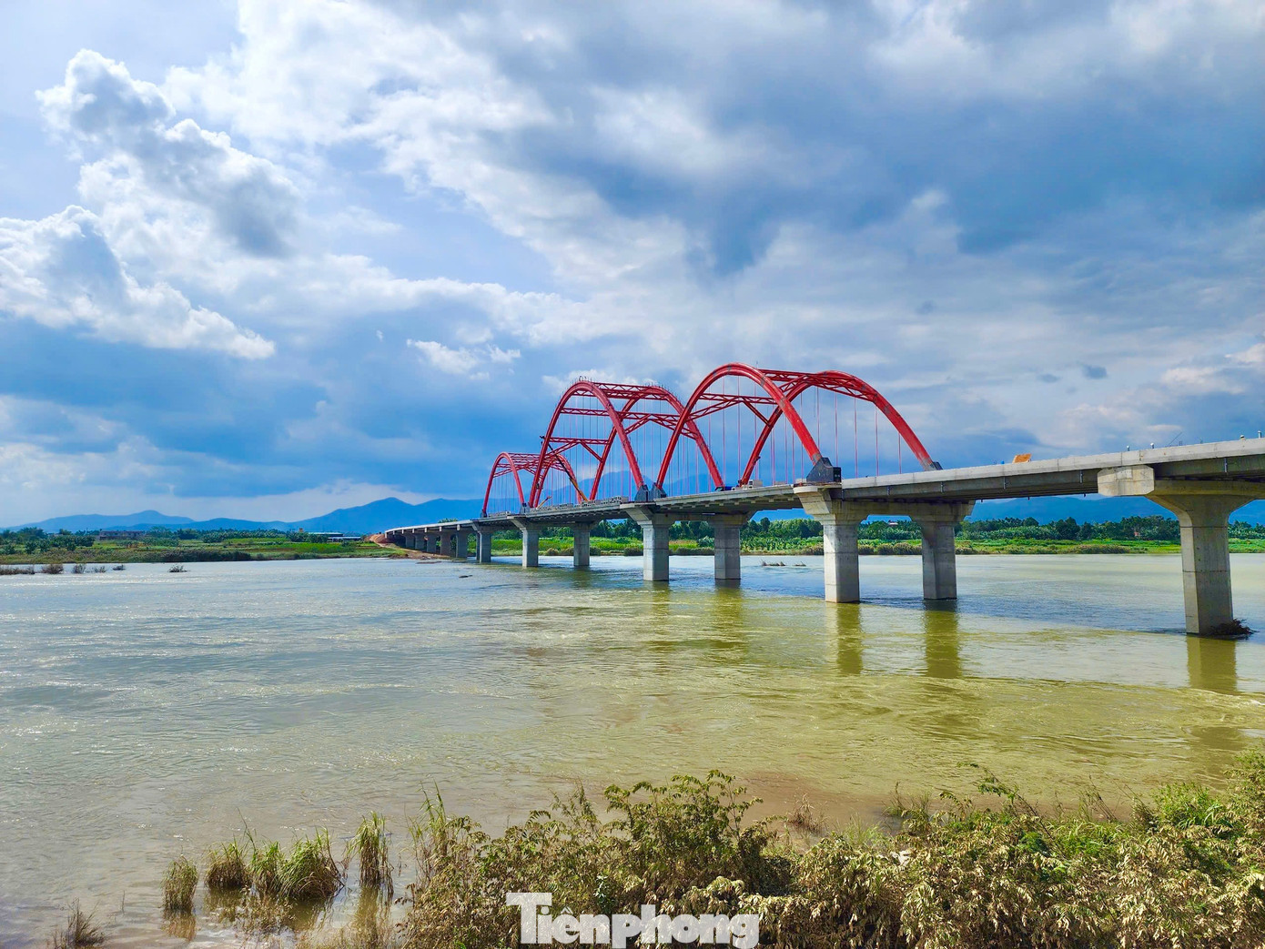 Cầu Trà Khúc 3 có tổng chiều dài tuyến 2,55km, trong đó phần cầu dài hơn 708m và đường dẫn dài hơn 1,8km.
