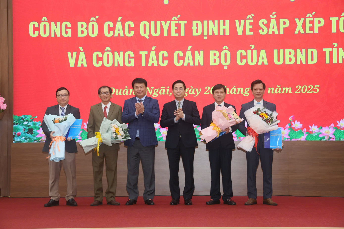 Bổ nhiệm ông Trần Thanh Trường (bìa phải thứ 2) - Giám đốc Sở TT&TT giữ chức vụ Giám đốc Sở KH&CN. Bổ nhiệm ông Trần Thanh Trường (bìa phải thứ 2) - Giám đốc Sở TT&TT giữ chức vụ Giám đốc Sở KH&CN.