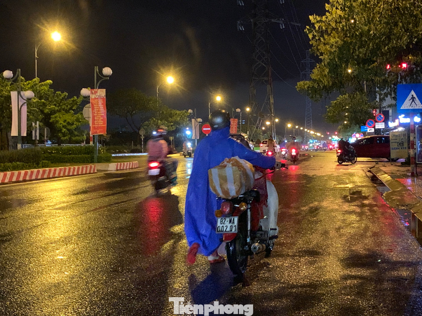 Nhiều phương tiện bị chết máy.