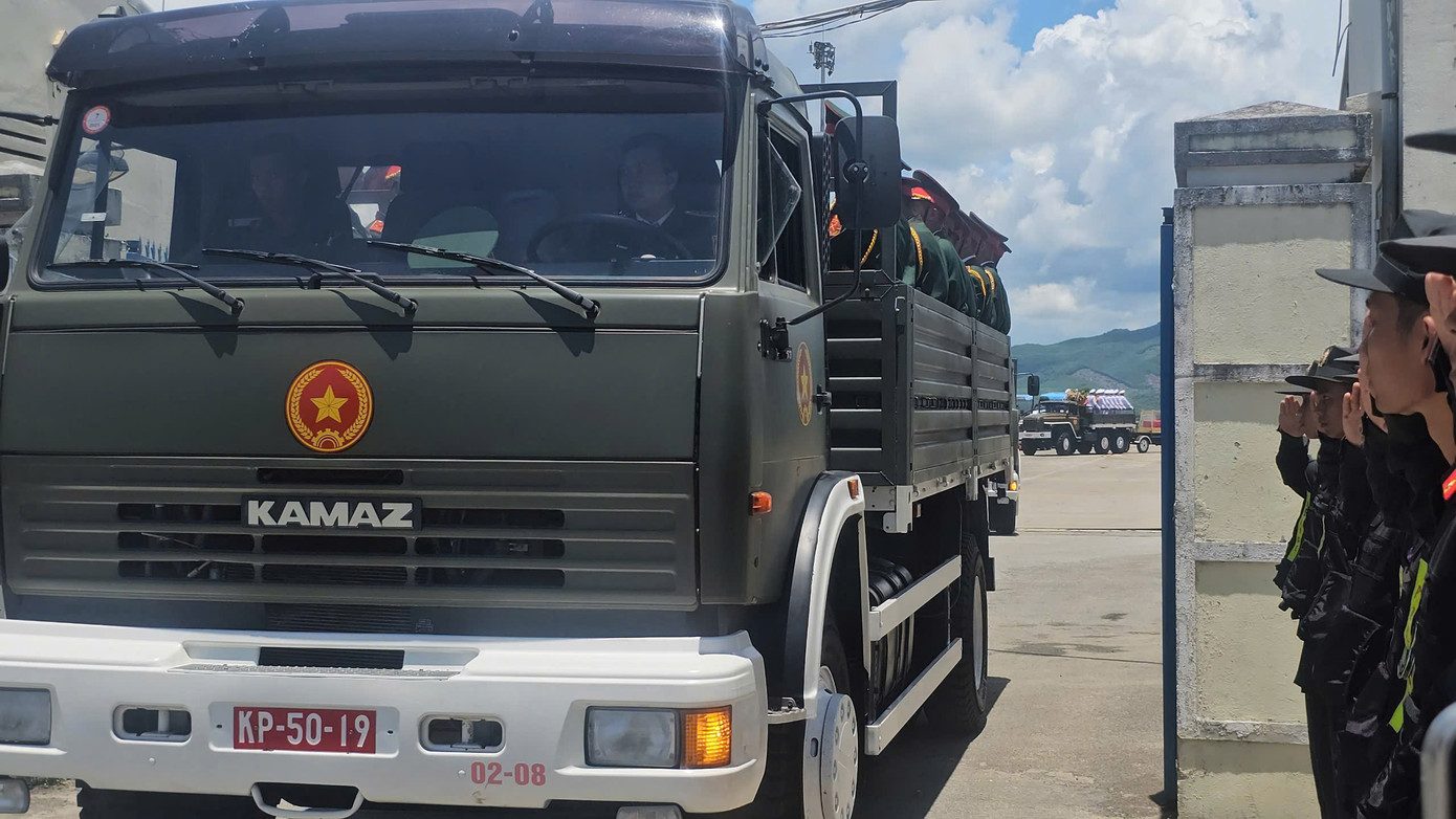 Dự kiến khoảng 12h30 cùng ngày, linh xa sẽ di chuyển trên Quốc lộ 1A qua thành phố Quảng Ngãi. Dự kiến khoảng 12h30 cùng ngày, linh xa sẽ di chuyển trên Quốc lộ 1A qua thành phố Quảng Ngãi.