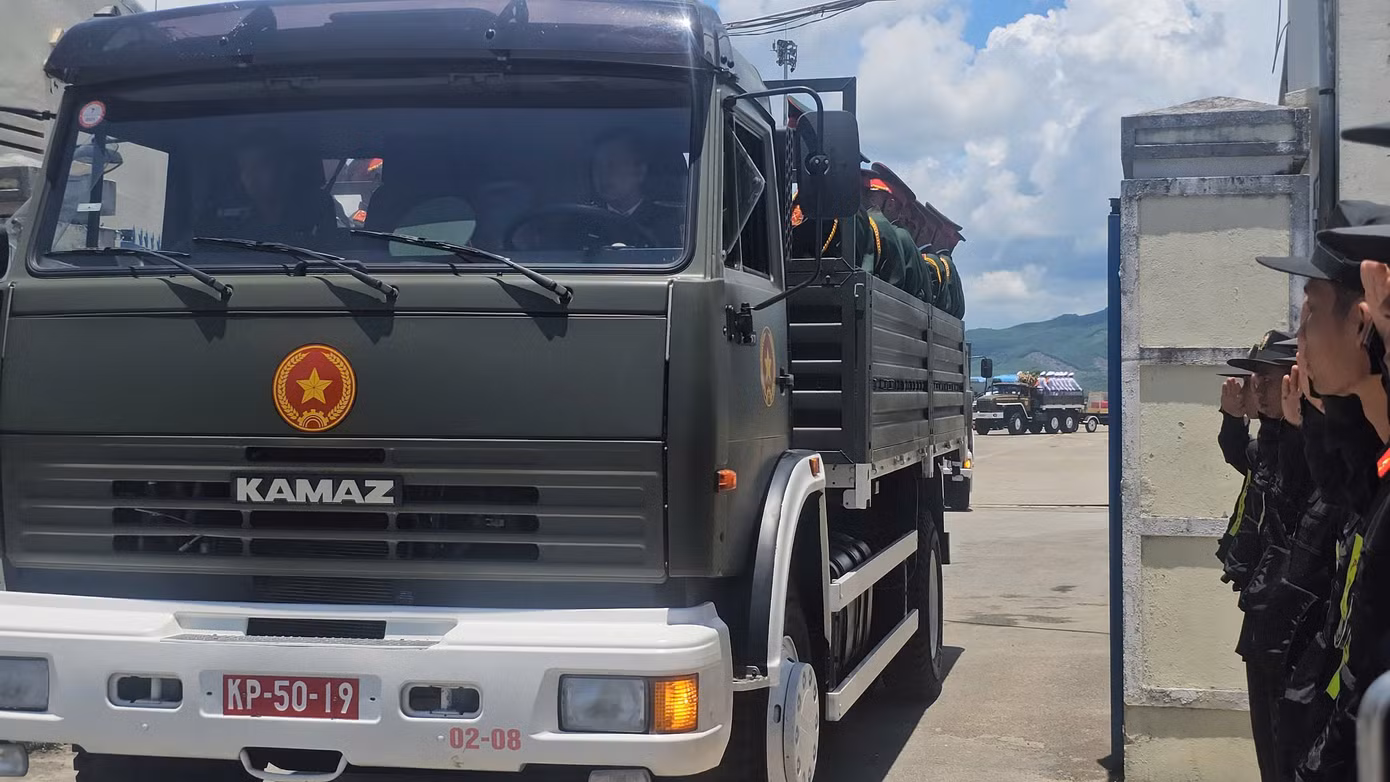 Dự kiến khoảng 12h30 cùng ngày, linh xa sẽ di chuyển trên Quốc lộ 1A qua thành phố Quảng Ngãi. Dự kiến khoảng 12h30 cùng ngày, linh xa sẽ di chuyển trên Quốc lộ 1A qua thành phố Quảng Ngãi.