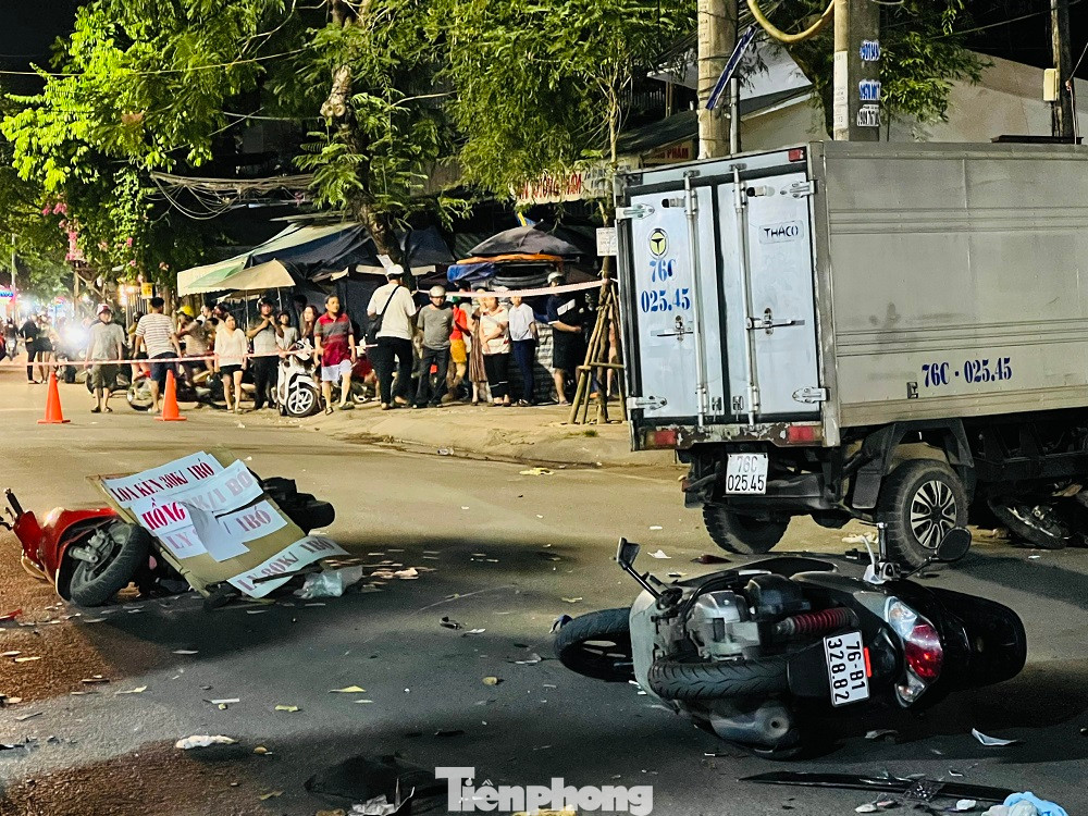 Nhiều xe máy bị hư hỏng nặng.