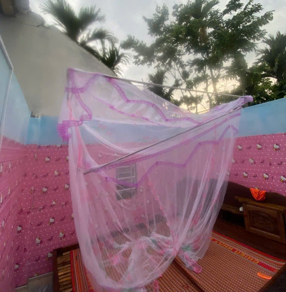 Giông lốc làm tốc mái hoàn toàn một số nhà dân ở xã Ba Vì.