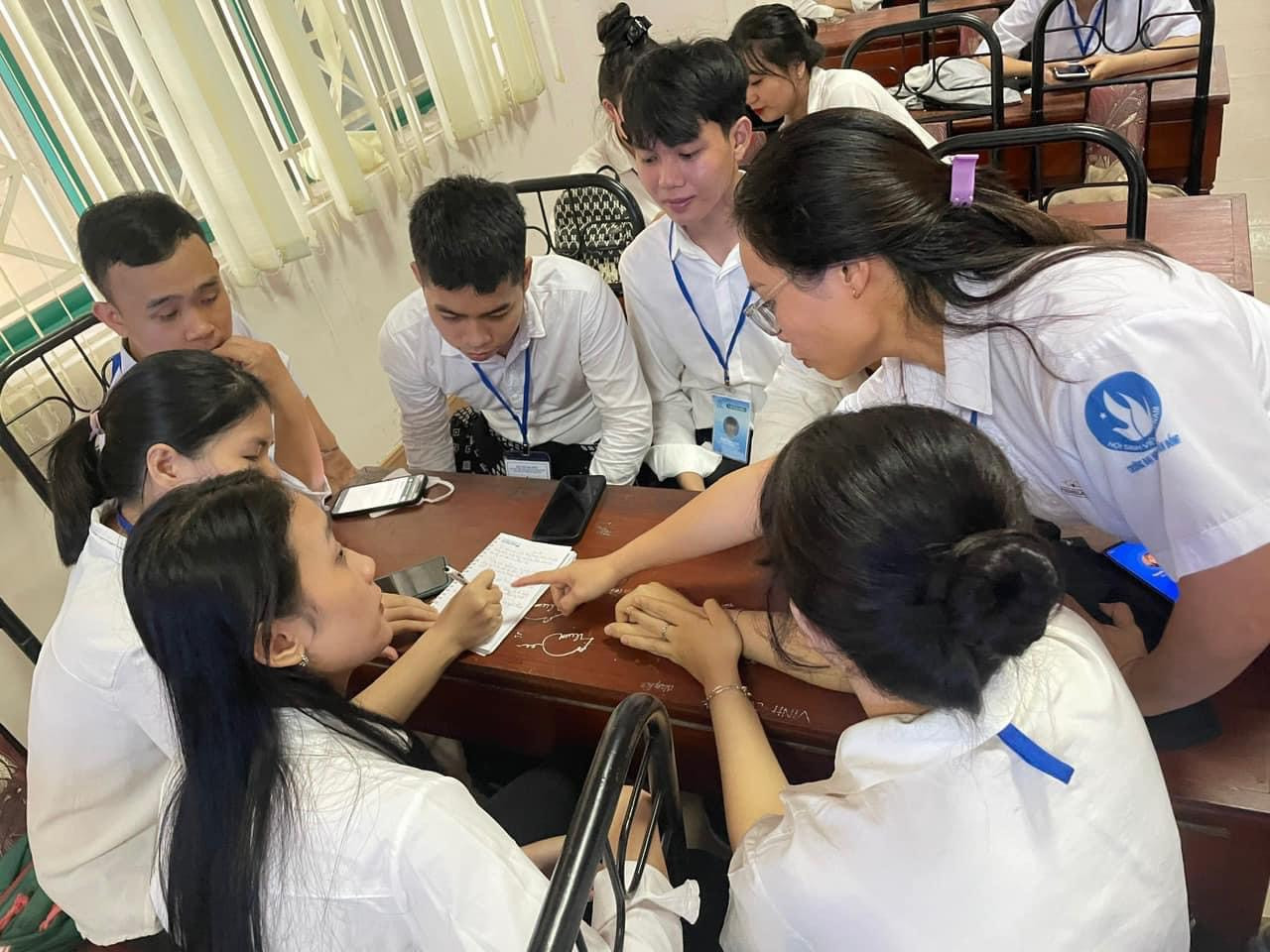 Các đại biểu tham gia thảo luận 2 chuyên đề. Các đại biểu tham gia thảo luận 2 chuyên đề.