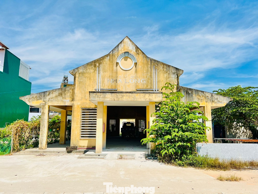 Không chỉ chợ xây dựng từ nguồn kinh phí của Nhà nước mà chợ vận động từ nguồn xã hội hóa cũng đang rơi vào tình trạng “tiến thoái lưỡng nan”. Điển hình như chợ Nghĩa Phương (xã Nghĩa Phương, huyện Tư Nghĩa).