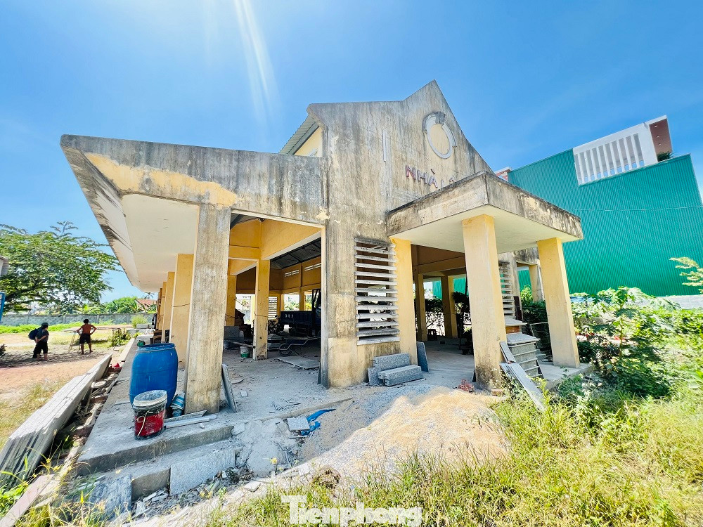 Không chỉ chợ xây dựng từ nguồn kinh phí của Nhà nước mà chợ vận động từ nguồn xã hội hóa cũng đang rơi vào tình trạng “tiến thoái lưỡng nan”. Điển hình như chợ Nghĩa Phương (xã Nghĩa Phương, huyện Tư Nghĩa).