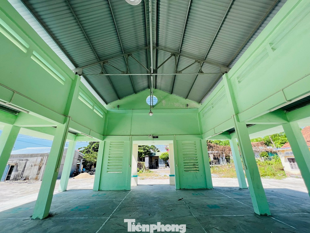 “UBND xã Tịnh Thọ đã báo cáo xin ý kiến của UBND huyện. Sau khi huyện có ý kiến, xã sẽ tổ chức họp dân với mục tiêu đưa chợ vào hoạt động để tránh gây lãng phí, đồng thời việc nộp tiền thuê lô cũng theo tháng hoặc quý để bà con thuận tiện tham gia”, ông Vy nói.