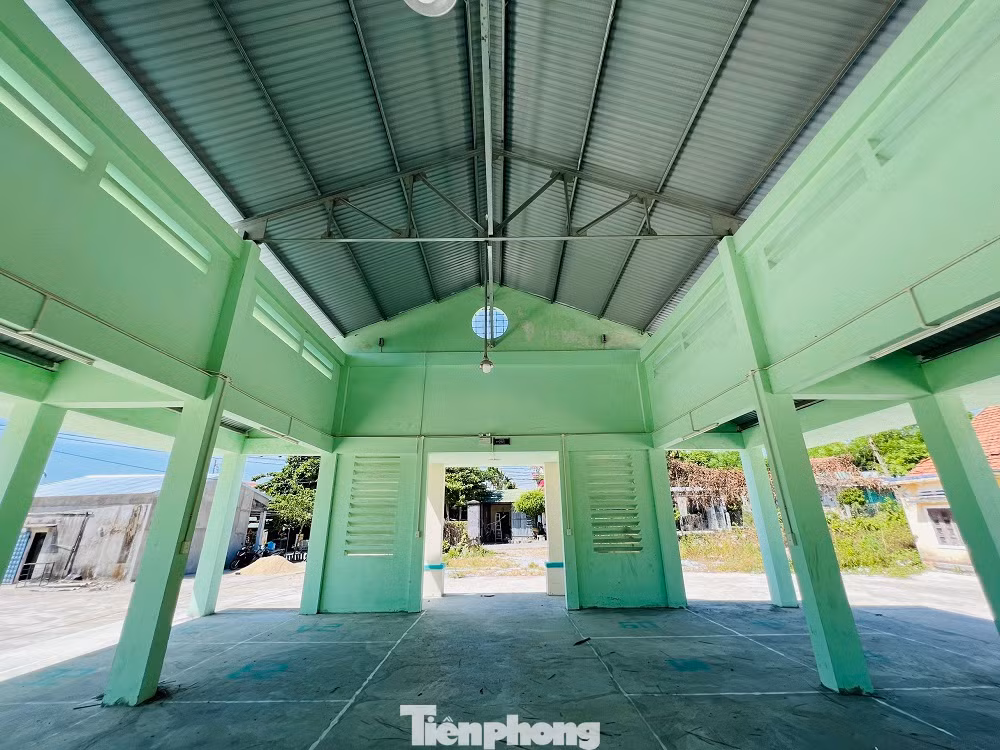 “UBND xã Tịnh Thọ đã báo cáo xin ý kiến của UBND huyện. Sau khi huyện có ý kiến, xã sẽ tổ chức họp dân với mục tiêu đưa chợ vào hoạt động để tránh gây lãng phí, đồng thời việc nộp tiền thuê lô cũng theo tháng hoặc quý để bà con thuận tiện tham gia”, ông Vy nói.