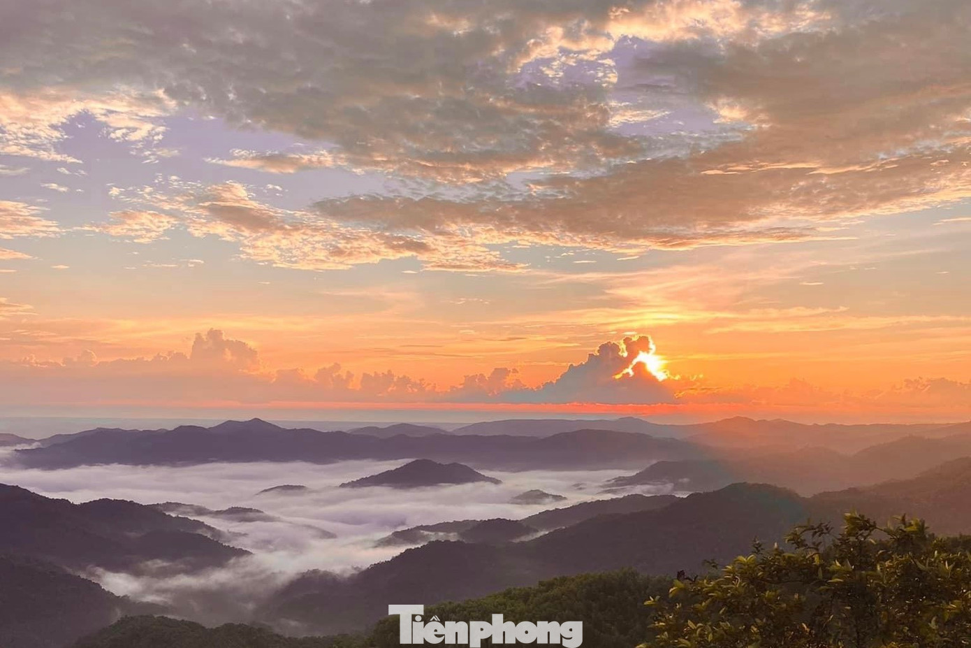 Cảnh hoàng hôn ở thảo nguyên Bùi Hui. Ảnh: GREENCAMP.