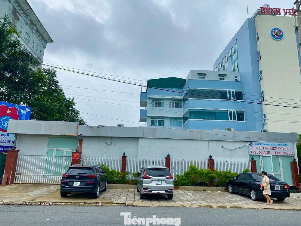 Hạng mục xây dựng không phép gồm khối nhà 4 tầng được xây dựng với quy mô rất lớn, kiên cố bằng bê tông, cốt thép.