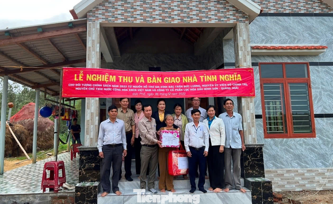 Ngôi nhà của gia đình bà Nguyễn Thị Thu được xây dựng từ nguồn kinh phí hỗ trợ của gia đình nguyên Chủ tịch nước Trần Đức Lương. Ngôi nhà của gia đình bà Nguyễn Thị Thu được xây dựng từ nguồn kinh phí hỗ trợ của gia đình nguyên Chủ tịch nước Trần Đức Lương.