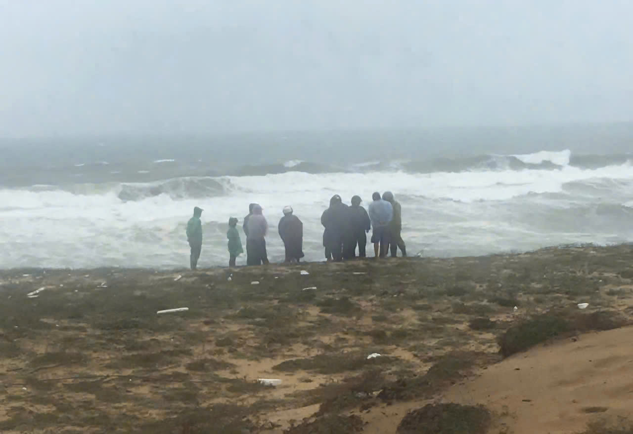 Hiện lực lượng chức năng đang khẩn trương tìm kiếm nạn nhân mất tích. Hiện lực lượng chức năng đang khẩn trương tìm kiếm nạn nhân mất tích.