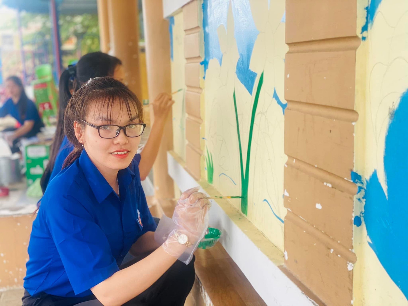 Huyện đoàn Sơn Tịnh ra quân thực hiện công trình “Trường đẹp cho em”.