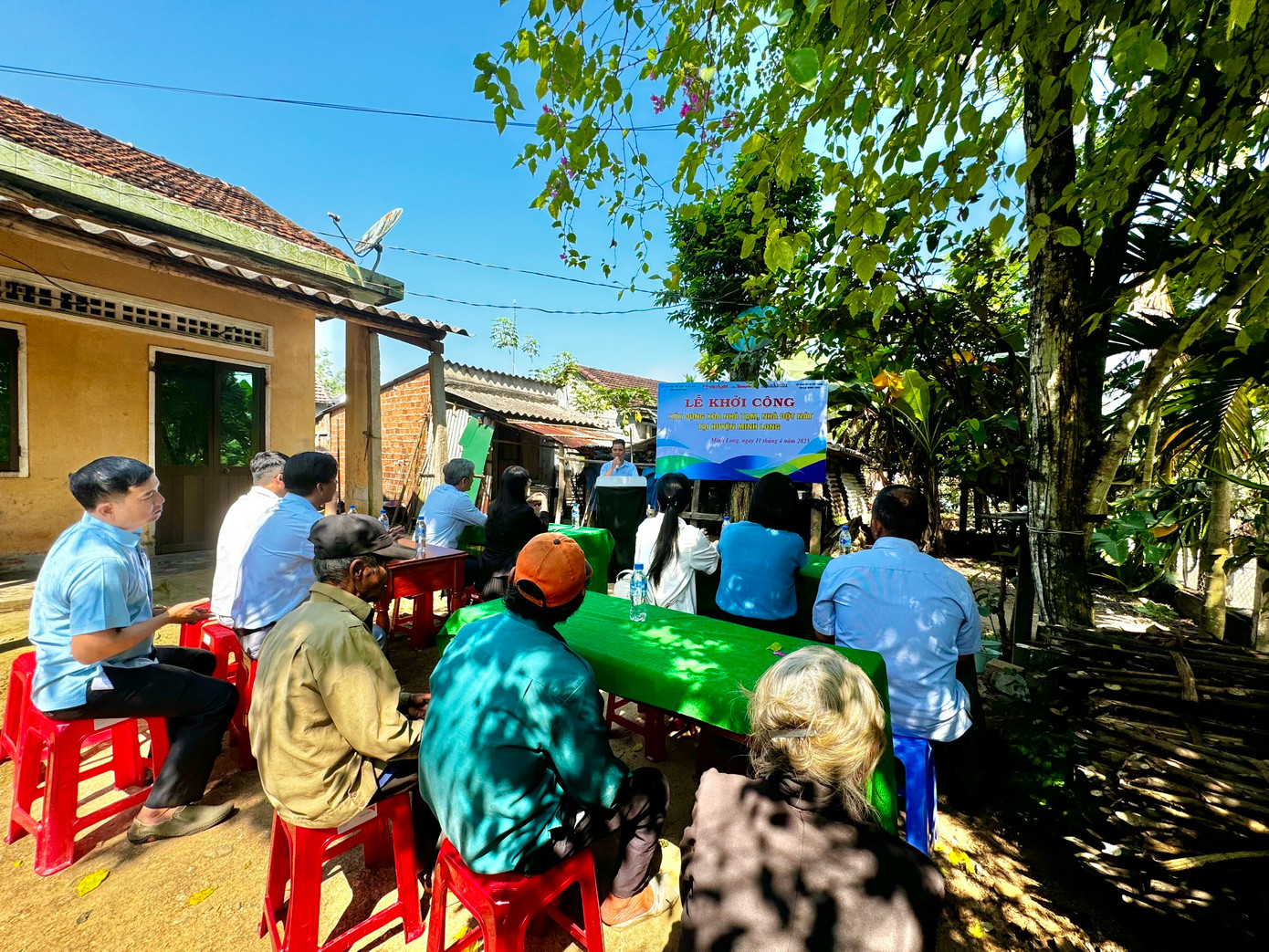 Quang cảnh buổi lễ khởi công. Quang cảnh buổi lễ khởi công.