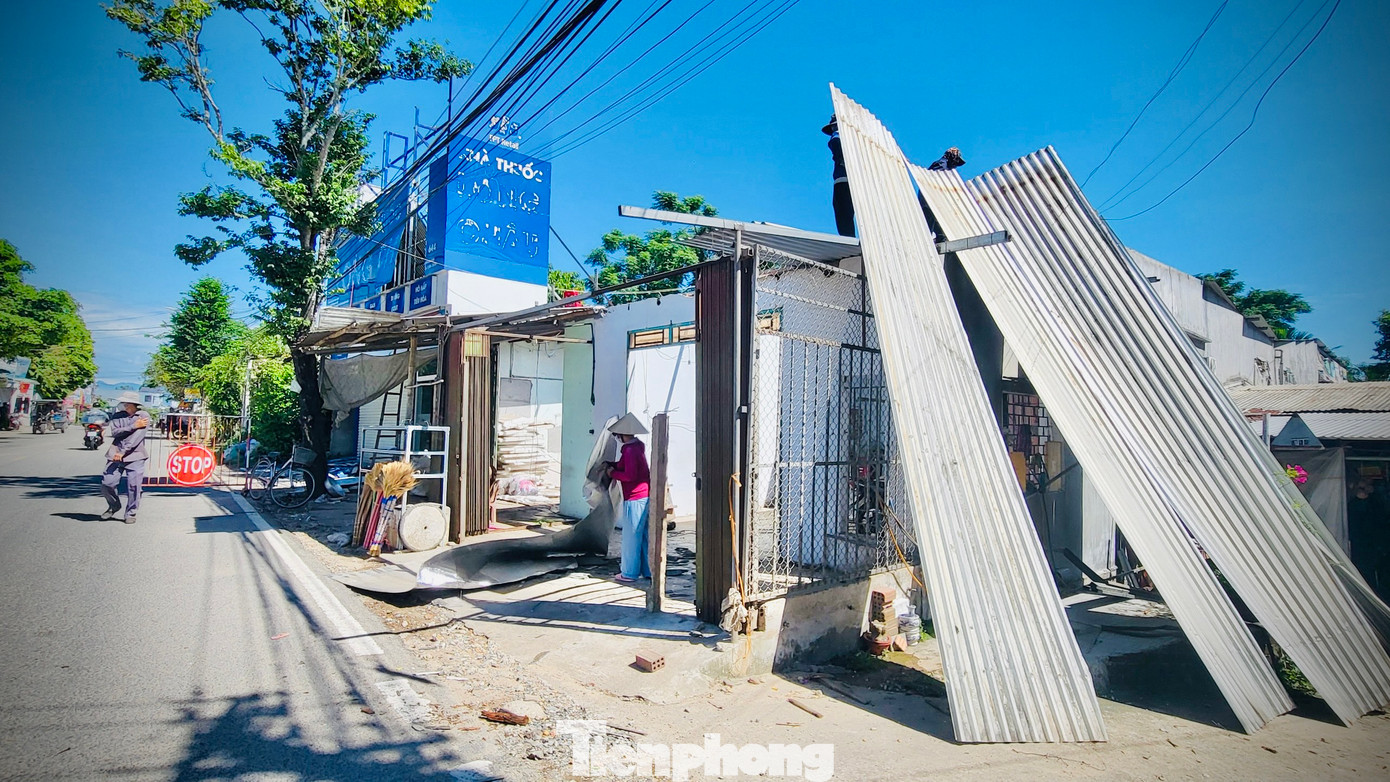 Sau 11 ngày quyết tâm khơi thông nút thắt mặt bằng đầu tuyến cao tốc, huyện Tư Nghĩa đã thuyết phục được 35/38 hộ dân nhận tiền bồi thường, tháo dỡ nhà cửa và bàn giao mặt bằng. Hiện chỉ còn 3 hộ (tổng diện tích 0,16 ha/5 thửa của 7 ngôi nhà) bị ảnh hưởng bởi dự án chưa thống nhất, các trường hợp này sẽ tiếp tục được vận động, thuyết phục.