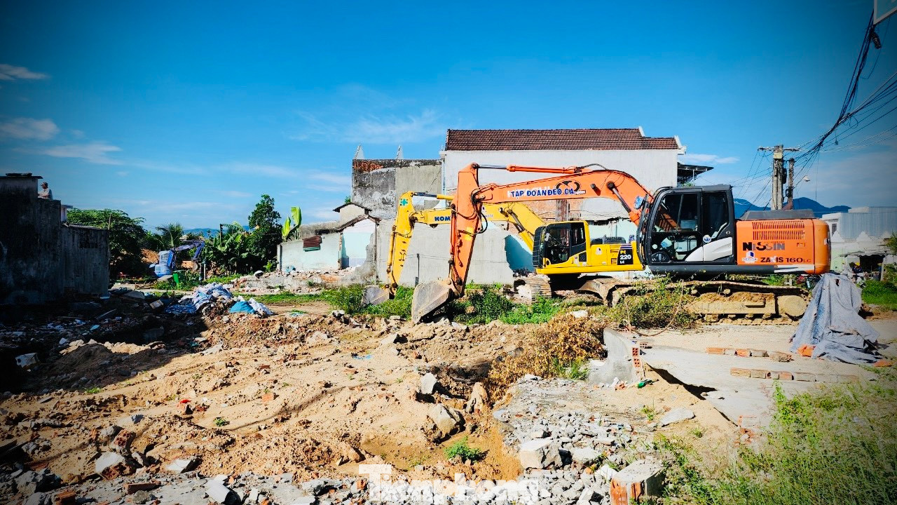 Không riêng gì huyện Tư Nghĩa mà tại các huyện Nghĩa Hành, Mộ Đức và thị xã Đức Phổ công tác bồi thường, GPMB cũng đang được triển khai gấp rút với tinh thần hoàn thành, bàn giao 100% mặt bằng sạch trước ngày 30/6.