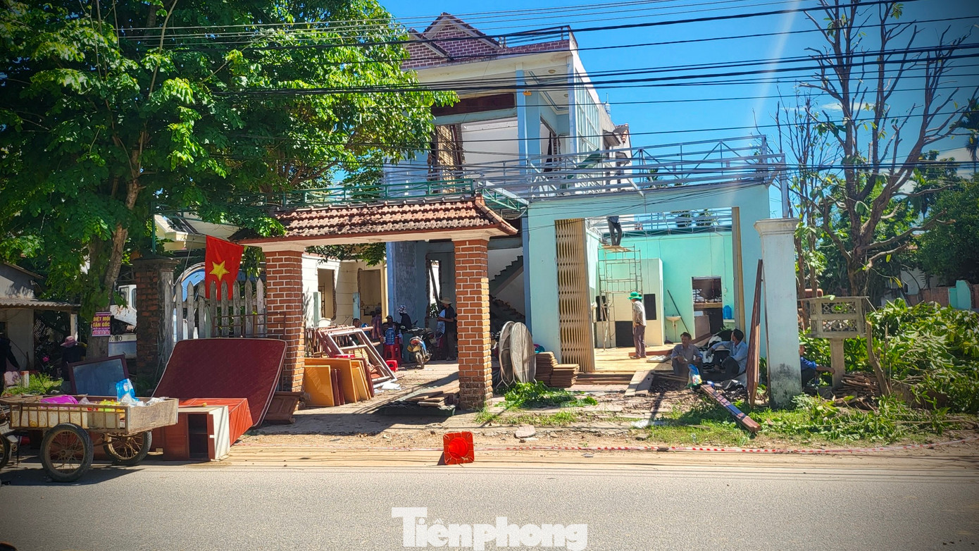 Sau 11 ngày quyết tâm khơi thông nút thắt mặt bằng đầu tuyến cao tốc, huyện Tư Nghĩa đã thuyết phục được 35/38 hộ dân nhận tiền bồi thường, tháo dỡ nhà cửa và bàn giao mặt bằng. Hiện chỉ còn 3 hộ (tổng diện tích 0,16 ha/5 thửa của 7 ngôi nhà) bị ảnh hưởng bởi dự án chưa thống nhất, các trường hợp này sẽ tiếp tục được vận động, thuyết phục.