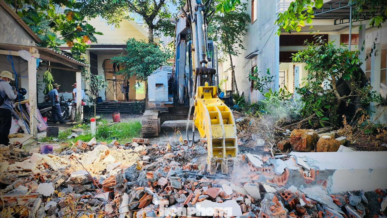 “Địa phương quyết tâm hoàn thành bàn giao 100% mặt bằng phục vụ dự án trọng điểm quốc gia qua địa bàn trước ngày 30/6, theo tinh thần chỉ đạo của Thủ tướng Chính phủ và của tỉnh”, ông Vinh nói.