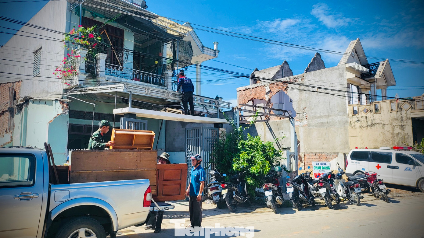 Sau 11 ngày quyết tâm khơi thông nút thắt mặt bằng đầu tuyến cao tốc, huyện Tư Nghĩa đã thuyết phục được 35/38 hộ dân nhận tiền bồi thường, tháo dỡ nhà cửa và bàn giao mặt bằng. Hiện chỉ còn 3 hộ (tổng diện tích 0,16 ha/5 thửa của 7 ngôi nhà) bị ảnh hưởng bởi dự án chưa thống nhất, các trường hợp này sẽ tiếp tục được vận động, thuyết phục.