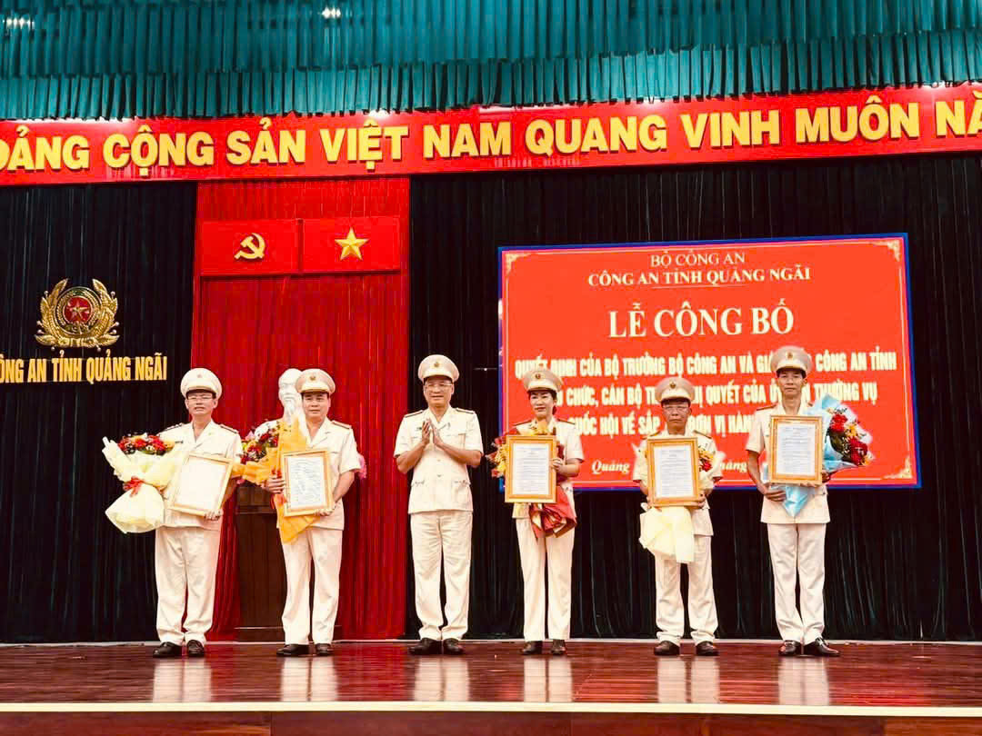 Sau khi sáp nhập Công an tỉnh Quảng Ngãi (mới) có sẽ có 5 phó giám đốc. Sau khi sáp nhập Công an tỉnh Quảng Ngãi (mới) có sẽ có 5 phó giám đốc.