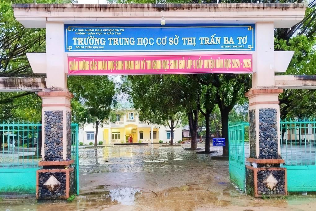 Trường THCS thị trấn Ba Tơ, nơi xảy ra vụ tai nạn làm một học sinh lớp 9 tử vong thương tâm (Ảnh: Trường THCS thị trấn Ba Tơ).