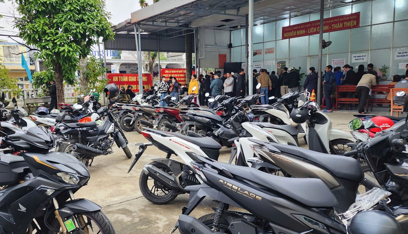 Sau sáp nhập (Quảng Ngãi và Kon Tum), những người dân tỉnh Quảng Ngãi (mới) đã đăng ký biển số xe có đầu số 76 và 82 sẽ tiếp tục sử dụng bình thường.