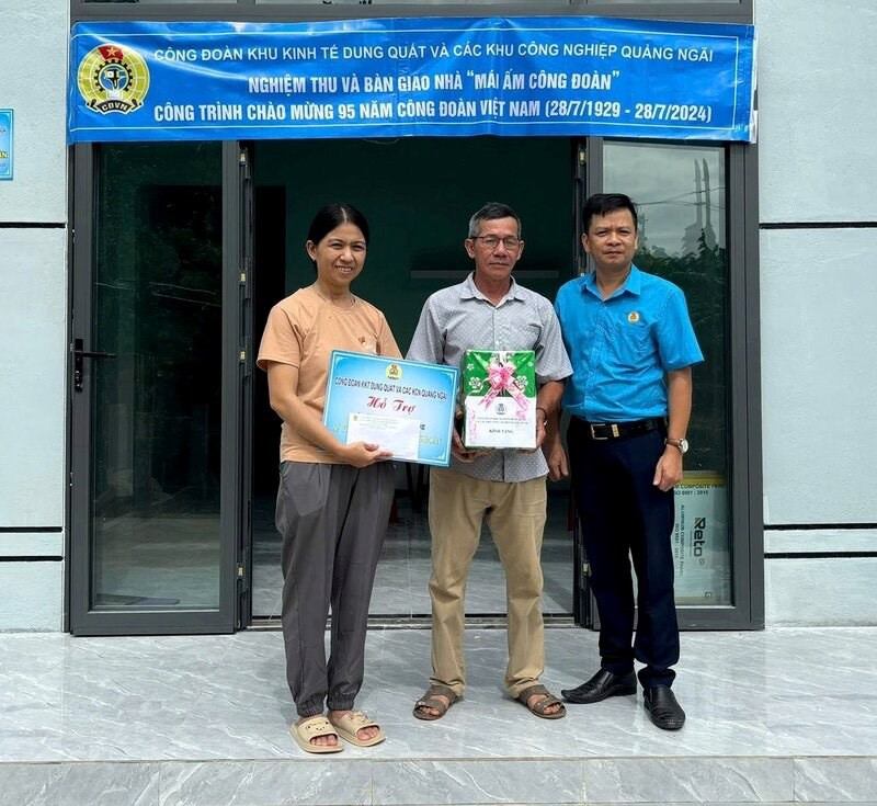 Công đoàn KKT Dung Quất và các KCN tỉnh Quảng Ngãi tổ chức nghiệm thu và bàn giao “Mái ấm Công đoàn” cho gia đình đoàn viên Nguyễn Thị Trà Mi. Công đoàn KKT Dung Quất và các KCN tỉnh Quảng Ngãi tổ chức nghiệm thu và bàn giao “Mái ấm Công đoàn” cho gia đình đoàn viên Nguyễn Thị Trà Mi.