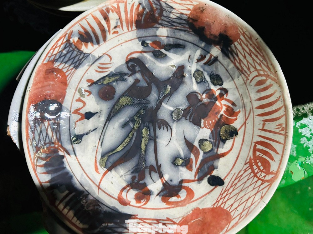 Các loại cổ vật này được tàu buôn vận chuyển qua con đường tơ lụa trên biển. Các loại cổ vật này được tàu buôn vận chuyển qua con đường tơ lụa trên biển.