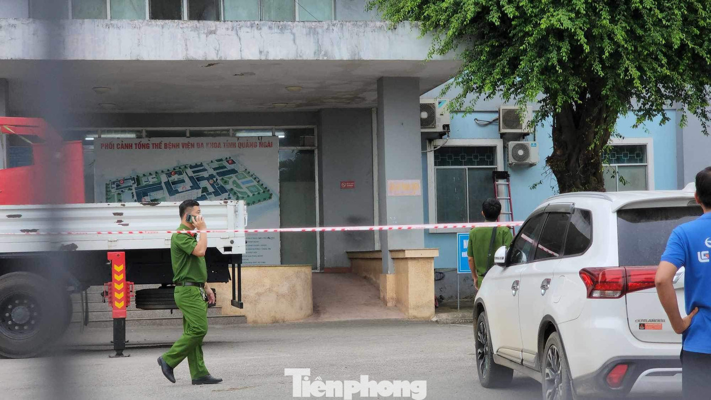 Công an tỉnh Quảng Ngãi có mặt phong tỏa hiện trường.