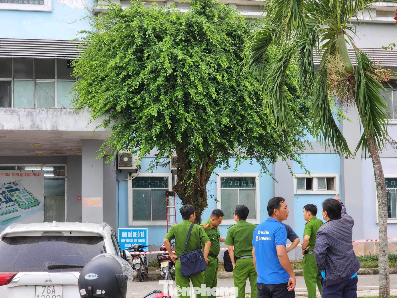 Công an tỉnh Quảng Ngãi có mặt phong tỏa hiện trường.