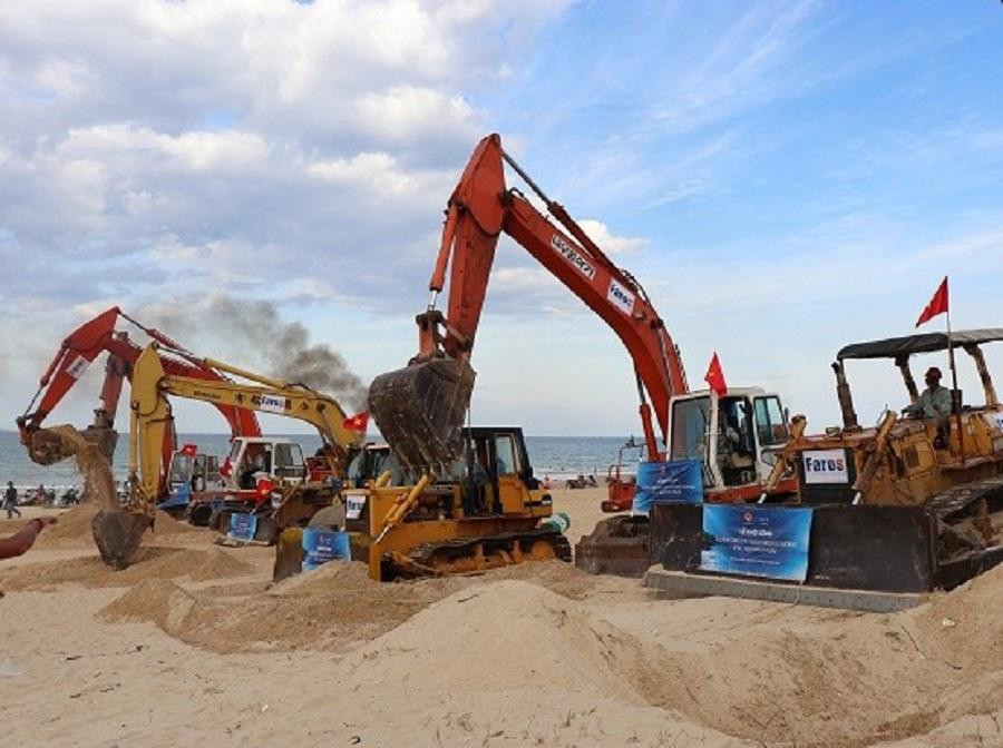 Sau khi khởi công, đền bù khoảng 50 ha đất nông nghiệp của người dân ở các xã Bình Tân Phú (huyện Bình Sơn)..., các dự án của FLC ở Quảng Ngãi ngưng trệ nhiều năm, không triển khai.