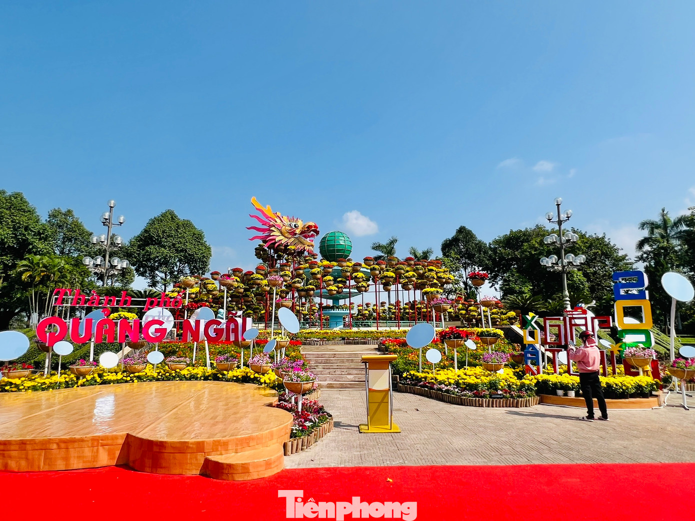 Linh vật rồng thứ 4 xuất hiện mang phong thái uy nghiêm, dũng mãnh được đặt ngay trung tâm công viên Ba Tơ (TP. Quảng Ngãi) nhận được cơn mưa lời khen từ người dân. Ảnh: Nguyễn Ngọc