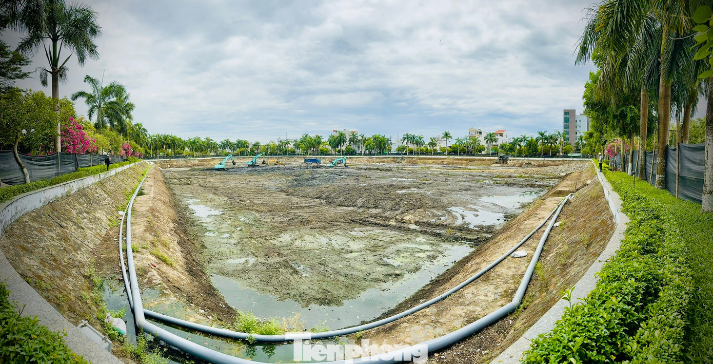 Hiện hồ điều hòa Nghĩa Chánh đang được nạo vét. Hiện hồ điều hòa Nghĩa Chánh đang được nạo vét.