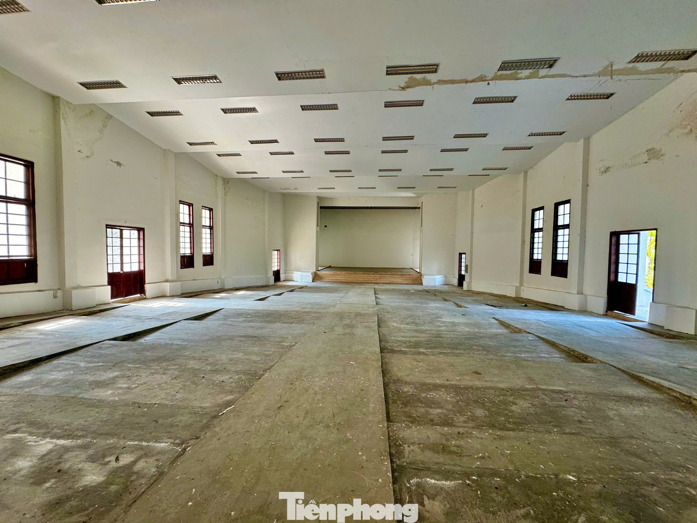 Lãnh đạo UBND huyện Trà Bồng cho hay, việc sắp xếp, điều chuyển các công sản cho một số cơ quan đơn vị sử dụng lại nhằm tránh lãng phí, nhưng số công trình dôi dư quá nhiều. Ảnh: Nguyễn Ngọc