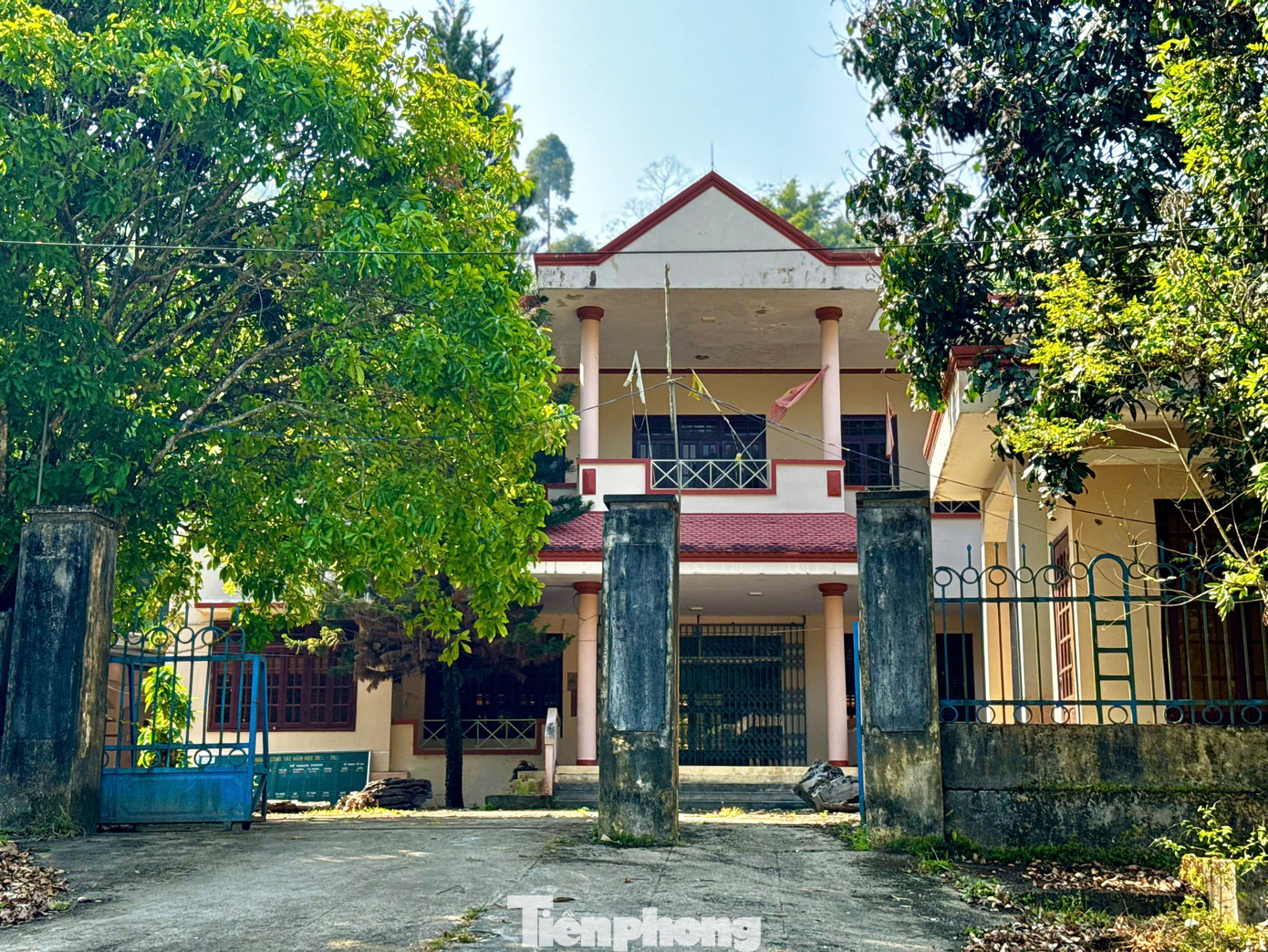 Thực hiện Nghị quyết số 867 ngày 10/1/2020 của Ủy ban Thường vụ Quốc hội về việc sắp xếp các đơn vị hành chính cấp xã, huyện, tỉnh Quảng Ngãi đã sáp nhập huyện Tây Trà vào huyện Trà Bồng từ ngày 1/4/2020. Ảnh: Nguyễn Ngọc