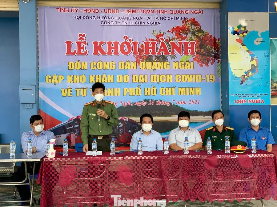 Quang cảnh lễ khởi hành. Quang cảnh lễ khởi hành.