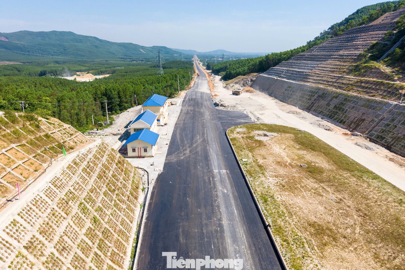 Đến nay, giá trị khối lượng thực hiện đã đạt khoảng 9.000 tỷ đồng, tương đương 68% toàn dự án. Đến nay, giá trị khối lượng thực hiện đã đạt khoảng 9.000 tỷ đồng, tương đương 68% toàn dự án.