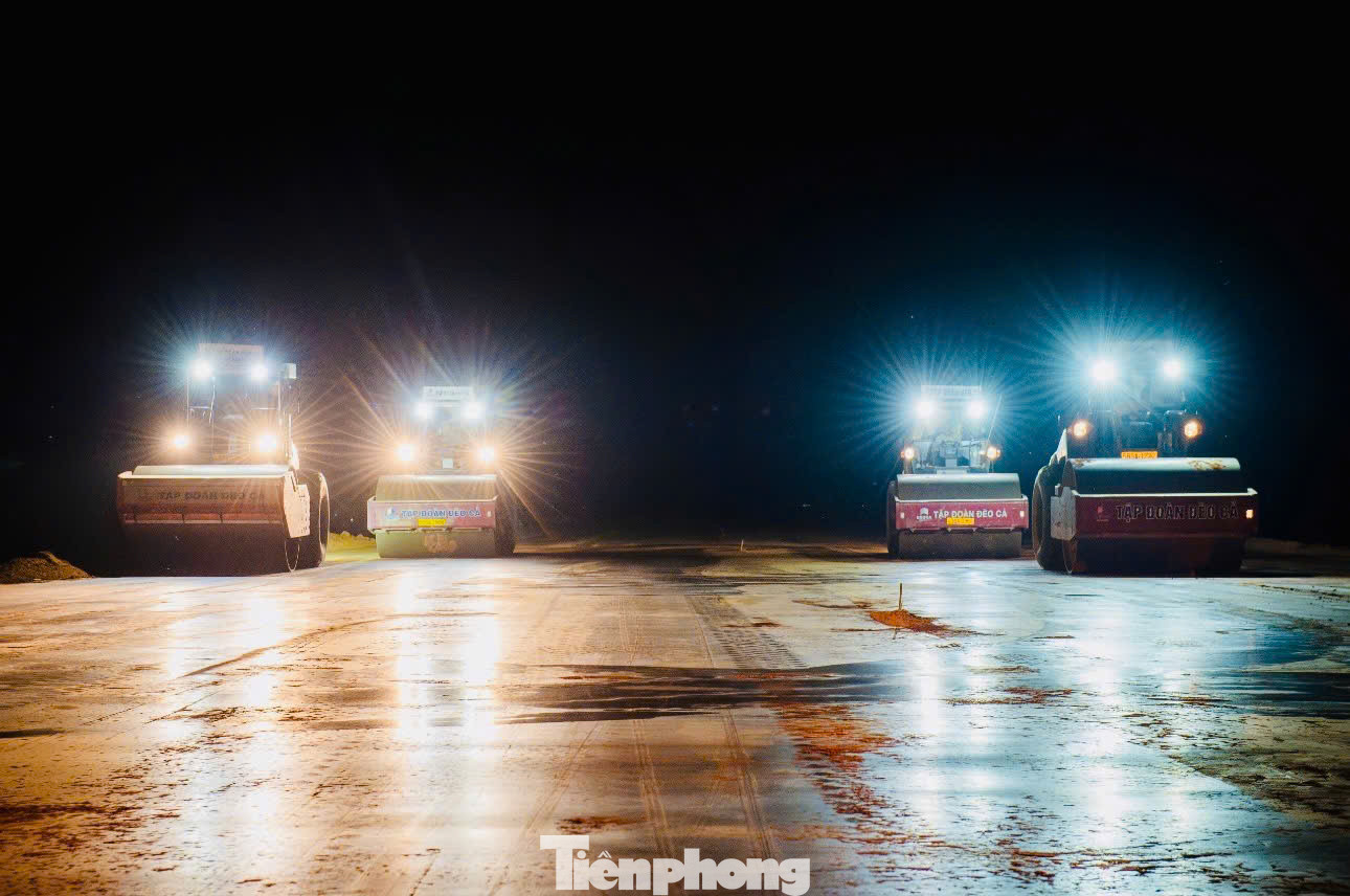 Nhà thầu tổ chức thi công xuyên đêm. Nhà thầu tổ chức thi công xuyên đêm.