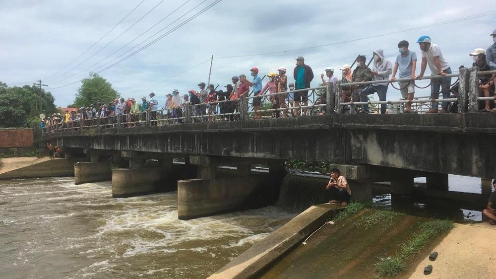 Cầu Đập Quánh thuộc xã Nghĩa Thương. Cầu Đập Quánh thuộc xã Nghĩa Thương.