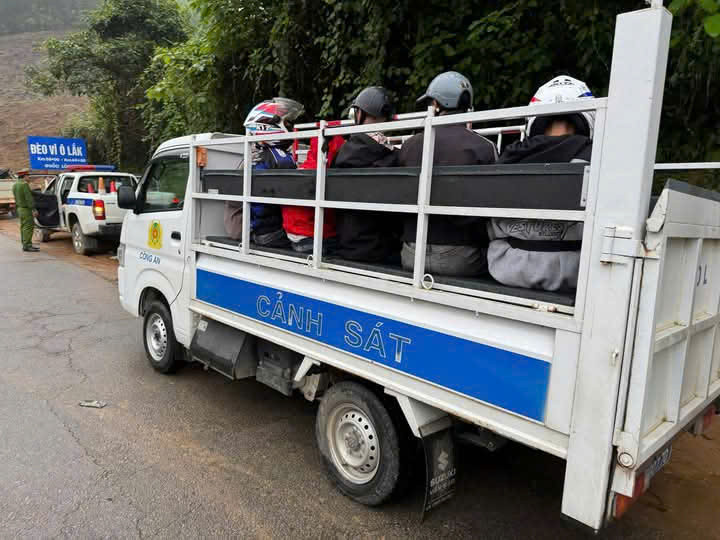 CSGT đã lập biên bản 10 trường hợp vi phạm và xử phạt hơn 100 triệu đồng.