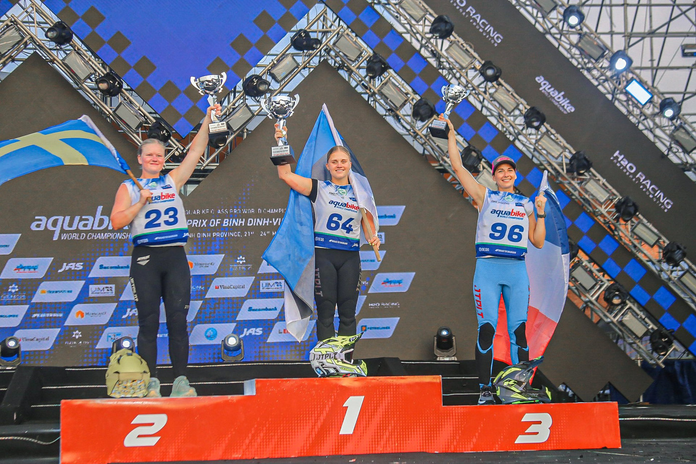 Tay đua Jasmiin Ypraus (Estonia, mang số 64) xuất sắc về nhất nội dung đua Ski Ladies.