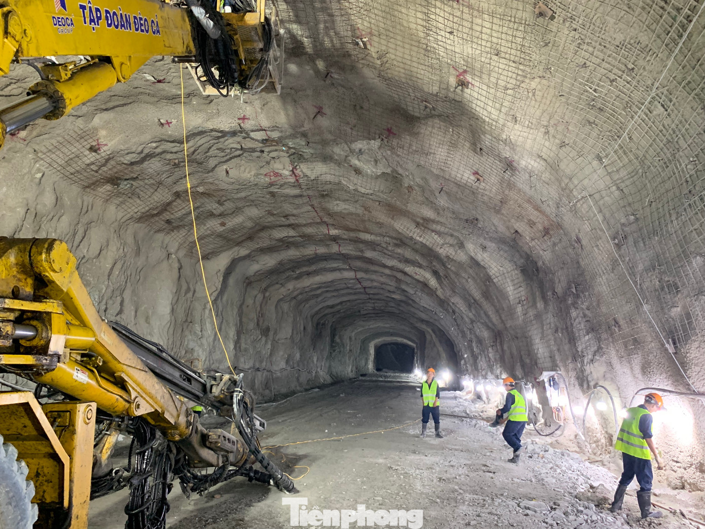 Cao tốc Quảng Ngãi – Hoài Nhơn là đoạn tuyến có nhiều hầm xuyên núi nhất trên cao tốc Bắc Nam. Cao tốc Quảng Ngãi – Hoài Nhơn là đoạn tuyến có nhiều hầm xuyên núi nhất trên cao tốc Bắc Nam.