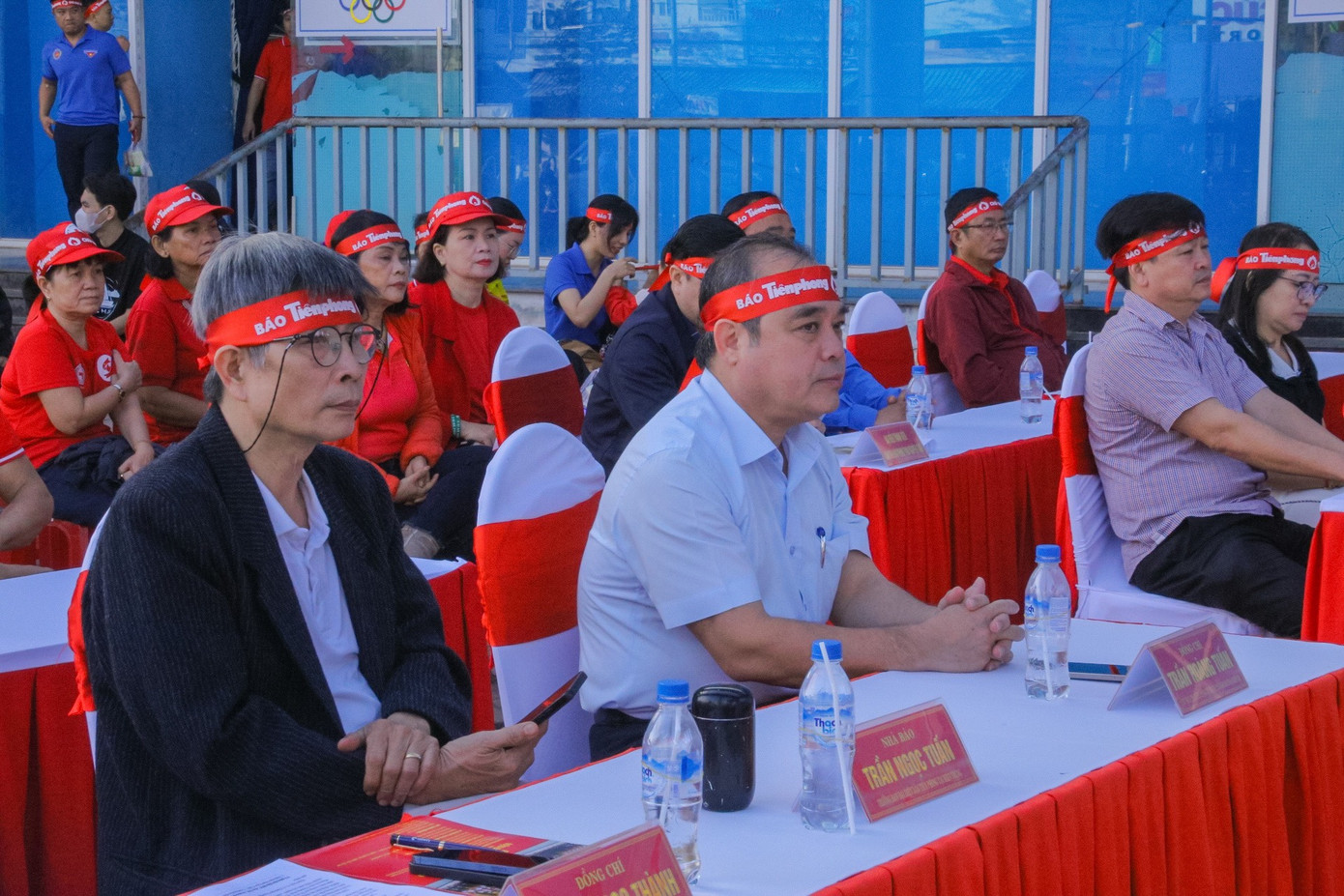 Tham dự ngày hội có Phó Chủ tịch Thường trực HĐND tỉnh Nguyễn Cao Phúc - Phó Chủ tịch Thường trực UBND tỉnh, Trưởng ban BCĐ Vận động Hiến máu tình nguyện tỉnh Quảng Ngãi Trần Hoàng Tuấn, bà Hà Thị Anh Thư - Phó Trưởng Ban thường trực Ban Dân vận Tỉnh ủy, lãnh đạo các Sở, ngành cùng đông đảo cán bộ, đoàn viên, thanh niên và người dân.