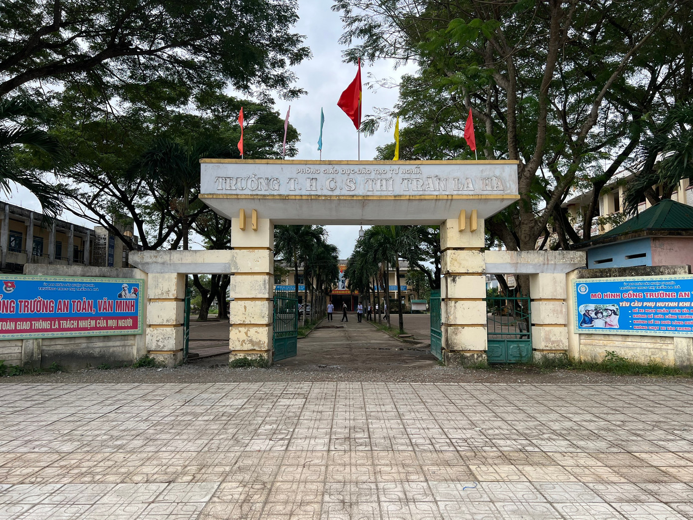 Trường THCS thị trấn La Hà, nơi con trai ông Mỹ và cháu K. học.